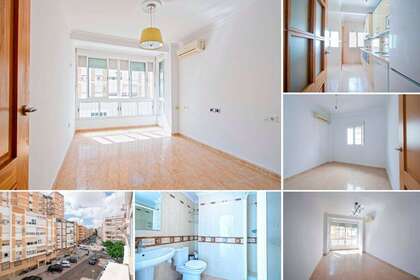 Flat for sale in Sevilla. 