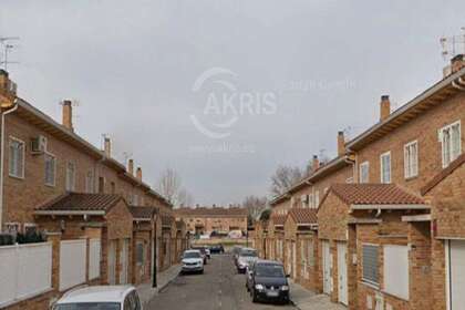 Cluster house for sale in Seseña, Toledo. 