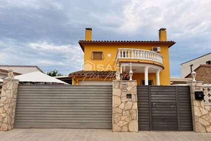 House for sale in Castelló d´Empúries, Girona. 