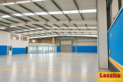 Nave industrial venta en Santa Cruz de Bezana, Cantabria. 